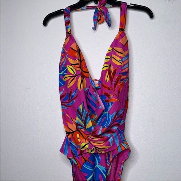 Bar Ill Paradise In The Palms Cowl Neck
One-Piece Swimsuit Magic Magenta Medium - Picture 9 of 12